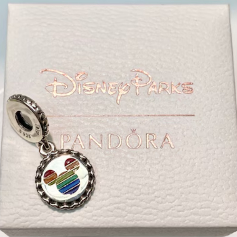 NWOT Pandora x Disney RETIRED Mickey Mouse Love Rainbow Silver Charm